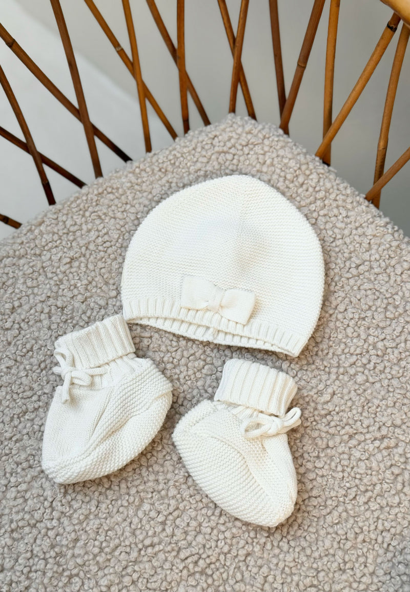 Turban bébé et chaussons en tricot Hello Baby